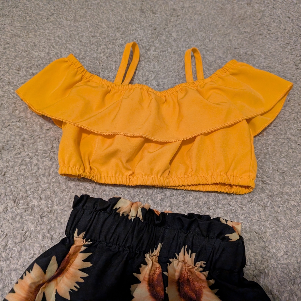 Yellow Ruffle Crop Top and Sunflower Print Shorts Set - Picture 7 of 7